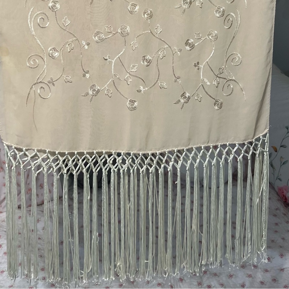 Gorgeous VTG Ivory Embroidered Fringe Piano Shawl
